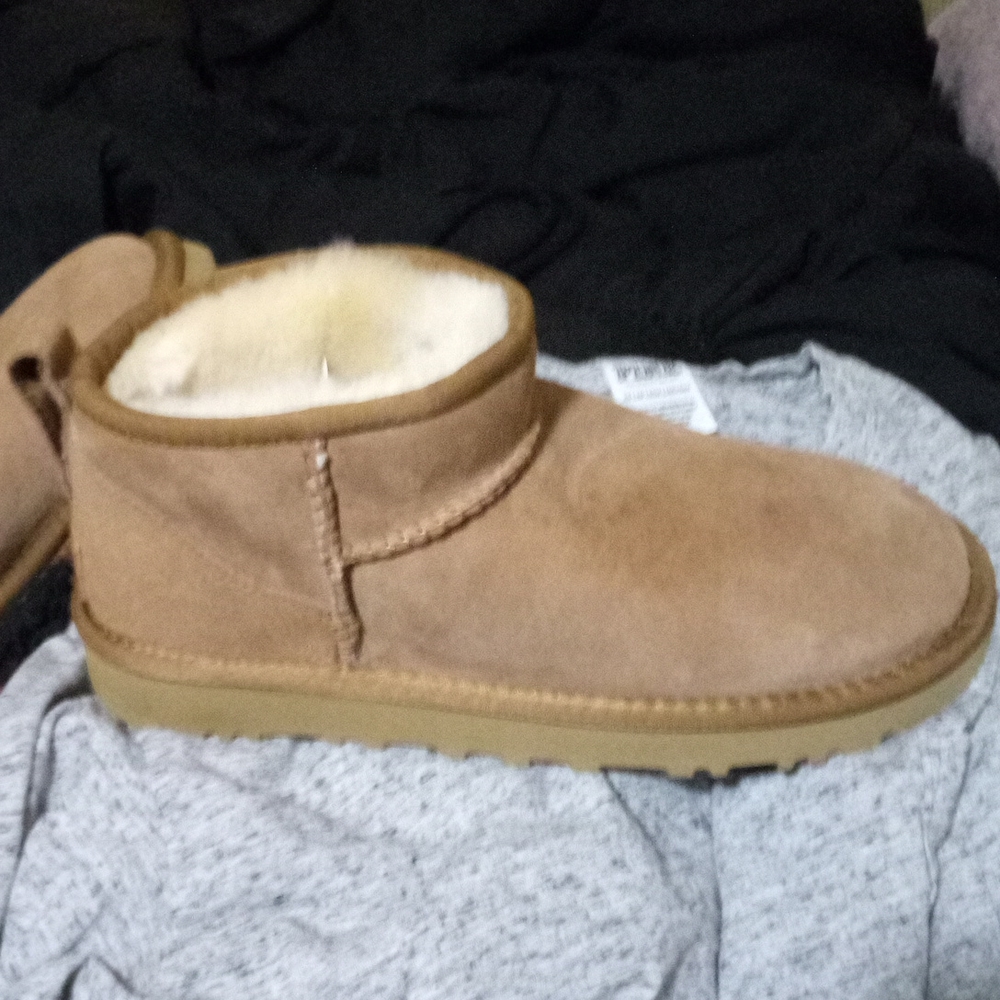 Ugg classic mini boots, only wore them one time but to big on me